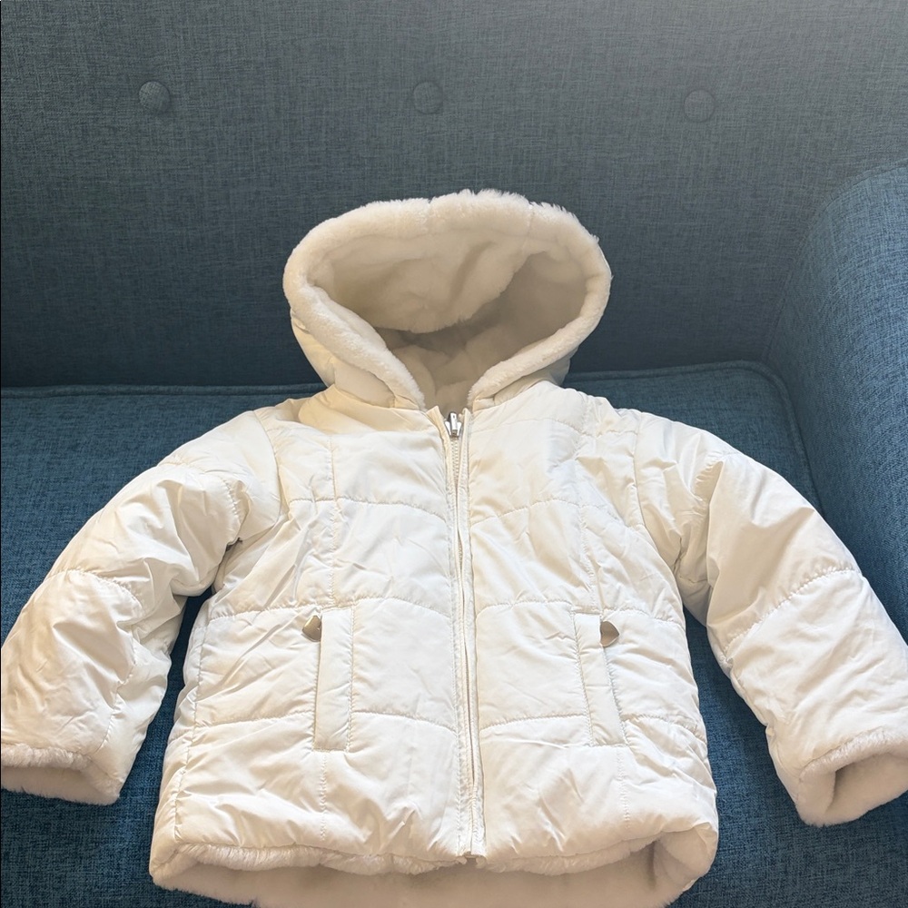 Cozy White Hooded Puffer Jacket